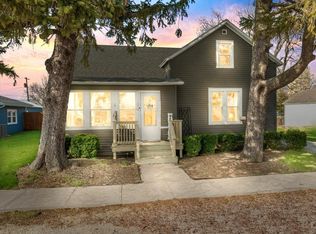 206 W 1st St, Gridley, IL 61744