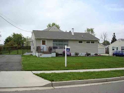 2nd image of 2425 Phillips Dr