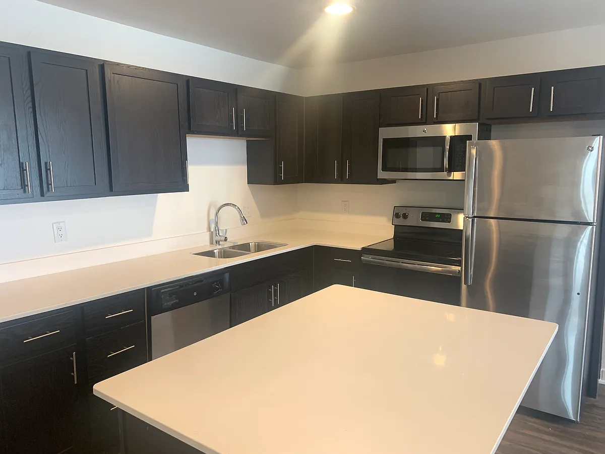 Building Photo - 2106 Bennett Ave #102
