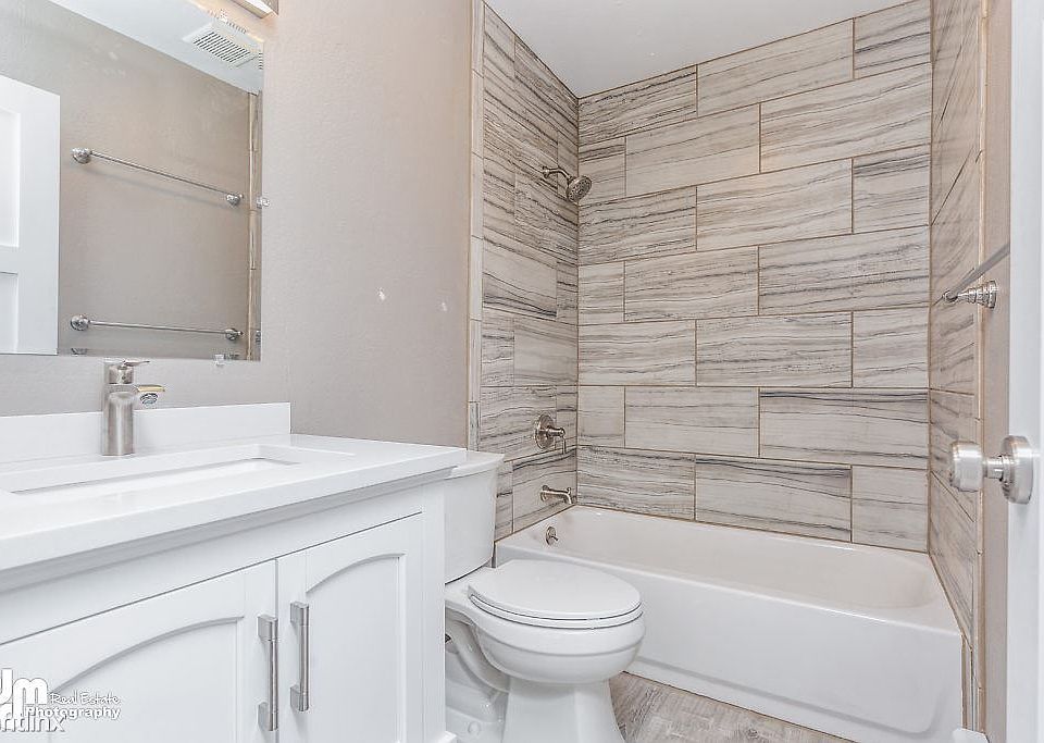 Bathroom 1_KI_04-SMALL