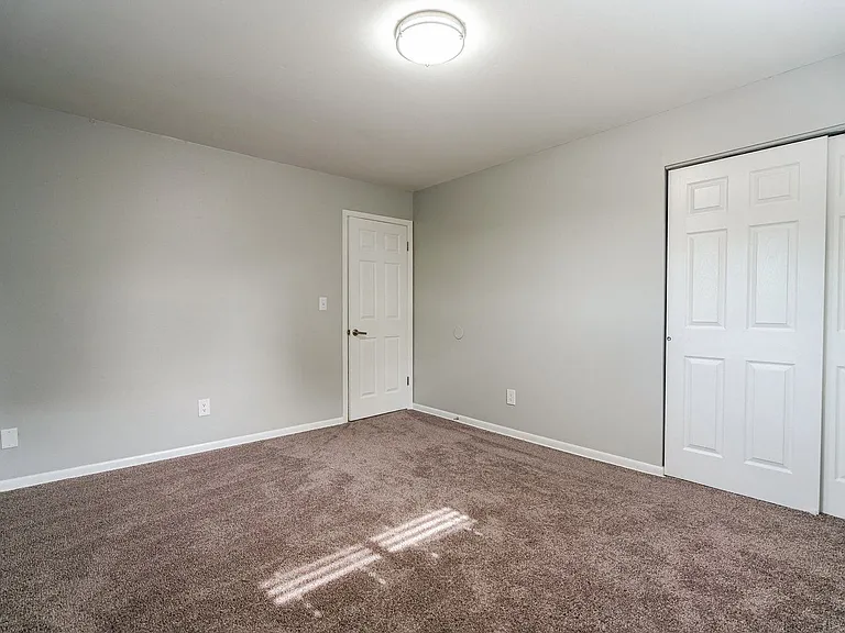 656 Riverview Dr #B — Photo 8