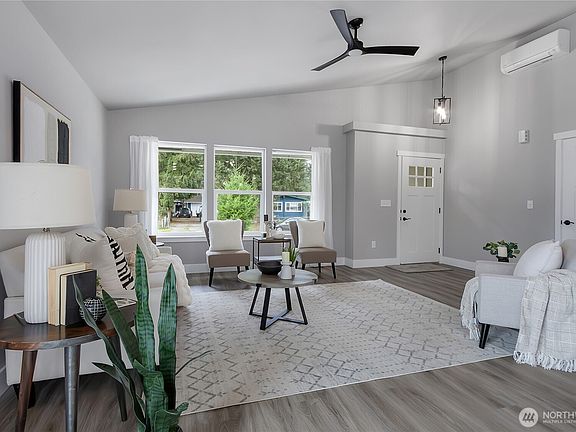5th image of 19913 67th Avenue Ct E