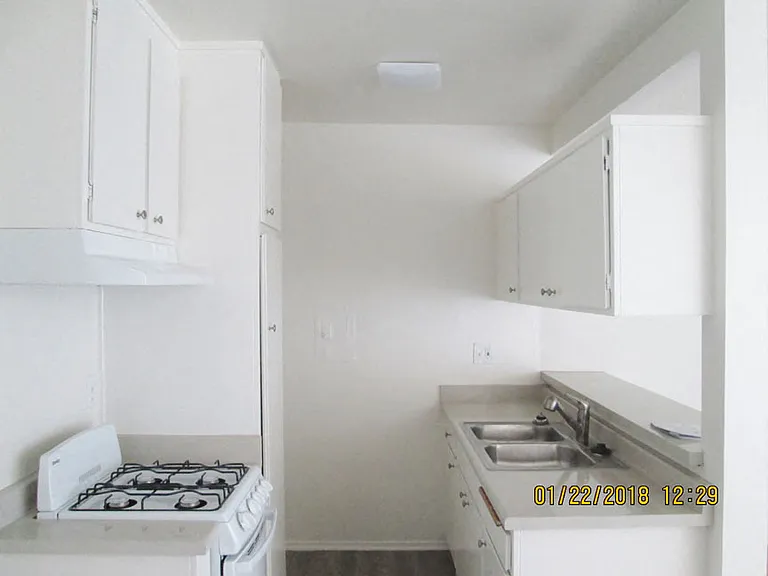 Lido Apartments - 3610 Midvale Ave — Photo 21