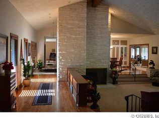 20 Landsdowne Ln, Rochester, NY 14618