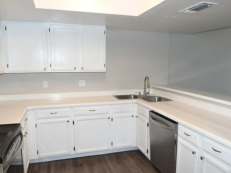 1111 W Summit Pl #76 — Photo 6