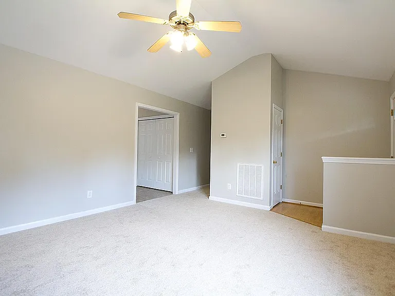 404 Foxbridge Ct — Photo 9