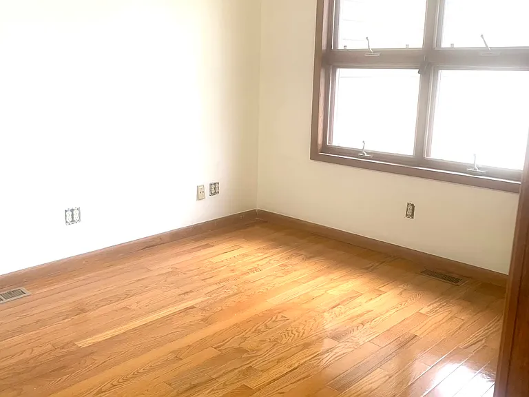 622 Cedar Grv #1 — Photo 9