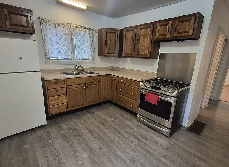 1011 E Water St — Photo 12