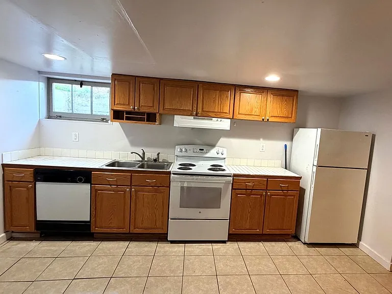 1802 Cedar St — Photo 2