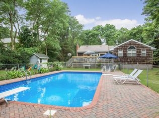 27 Mount Sinai Ave, Mount Sinai, NY 11766