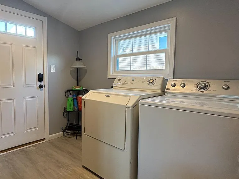 128 Hollywood Beach Rd — Photo 12