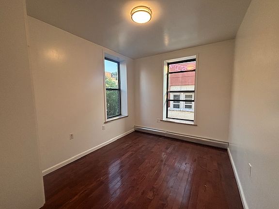 3rd image of 308 Irving Ave APT 2L