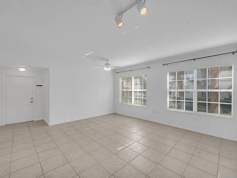 557 SE Prescott Pl — Photo 6