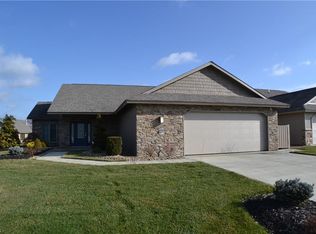 9011 Hummingbird Ln, North Ridgeville, OH 44039