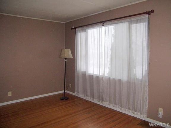 4th image of 46 Marjorie Dr