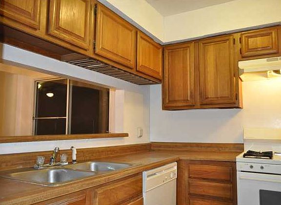 4th image of 7001 Woodhue Dr