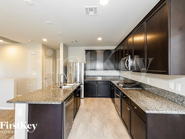 838 N Water St — Photo 6