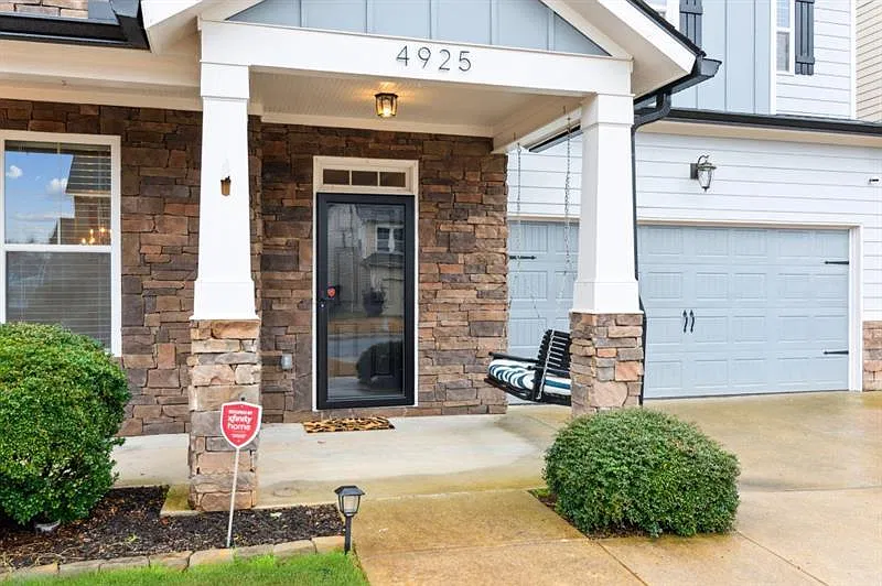 4 bed, 3.5 bath, 2954 sqft, $2,700 — Photo 3
