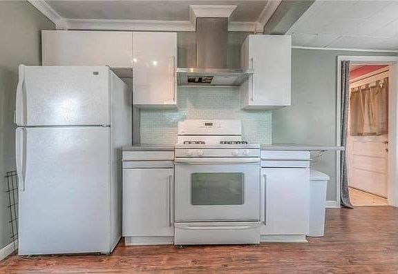 4th image of 115 W 80th St