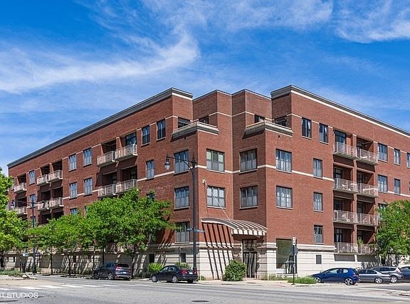 5th image of 3300 W Irving Park Rd Unit H3