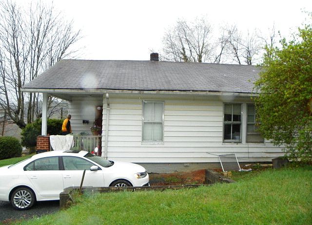 2nd image of 131/123 Gragg St