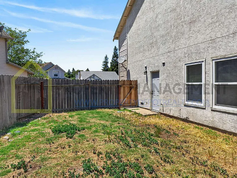 9013 Figtree Ct — Photo 40