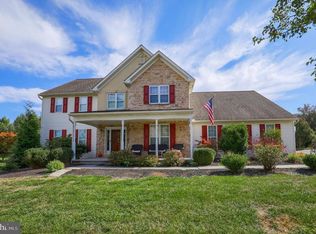 24 Greenbrier Ln, Willow Street, PA 17584