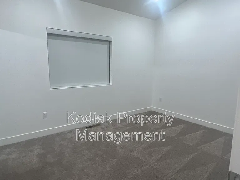 765 N 400 W #204 — Photo 8