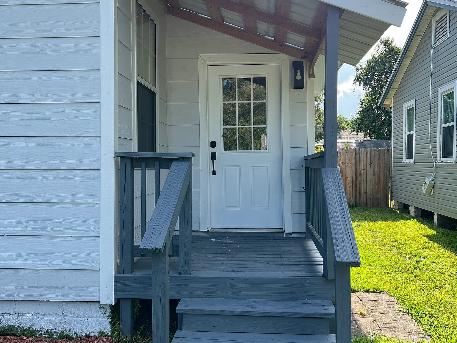 3 bed, 1005 sqft, $1,600 — Photo 2