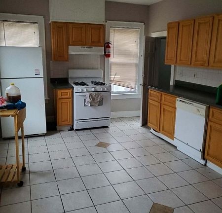 4th image of 292 Irvington Ave #1