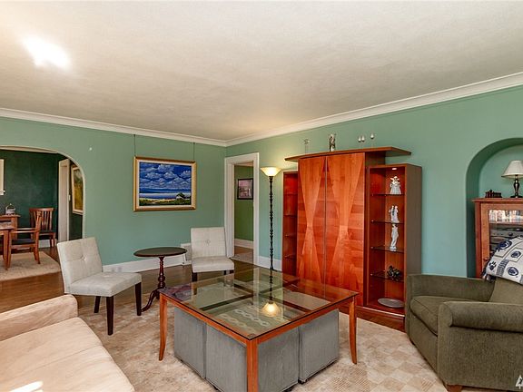 4th image of 619 N Ainsworth Ave