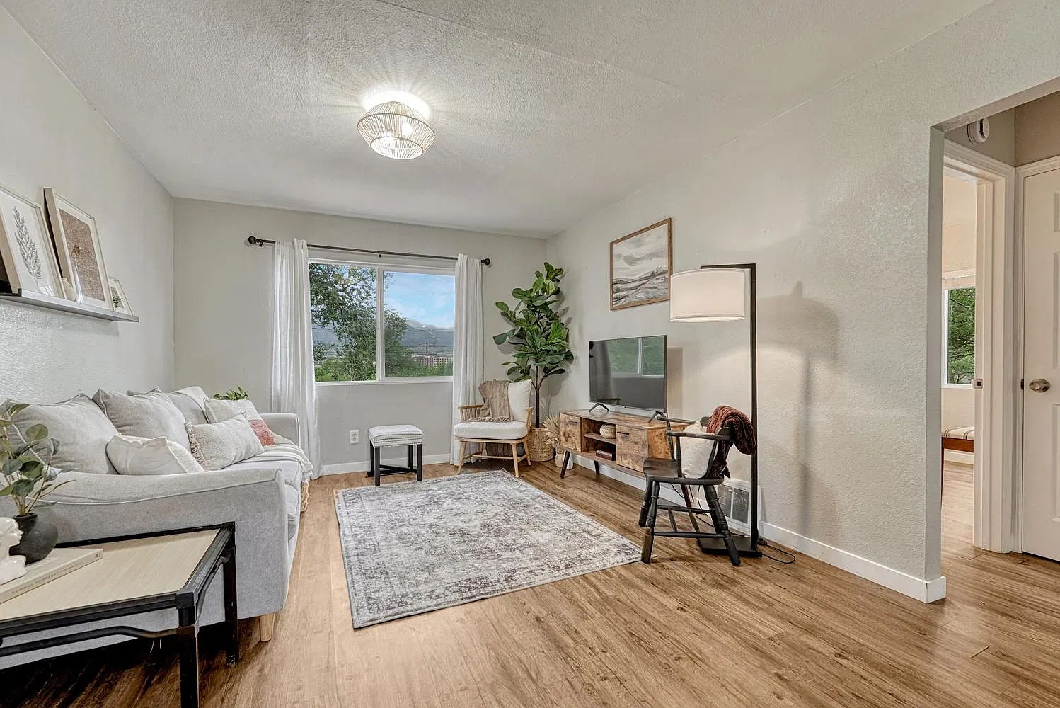 3 bed, 1464 sqft, $2,500 — Photo 4