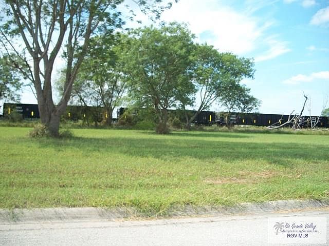 1st image of 8 Crystal Ln