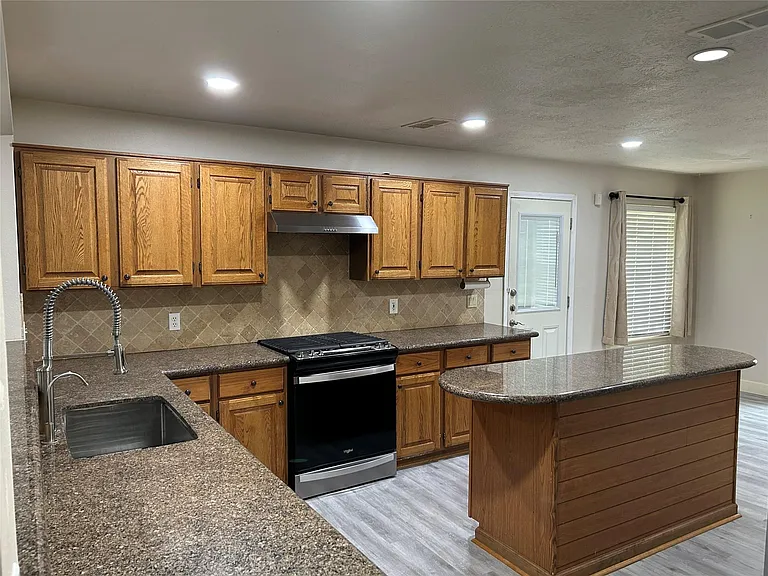 6005 Chatham Woods Dr — Photo 7