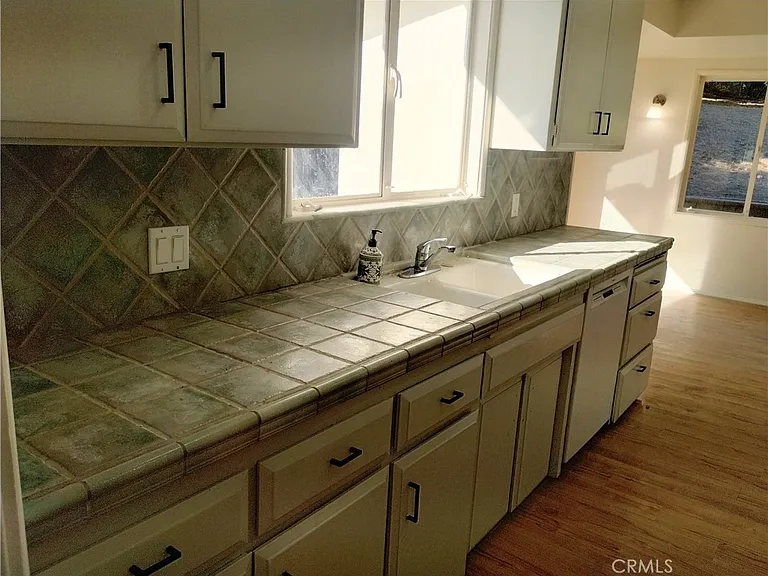 374 Grand Ave — Photo 14