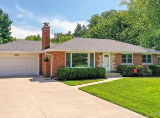 528 Kingsway Dr, Aurora, IL 60506