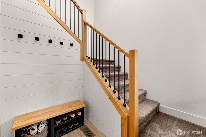 5th image of 610 Stone View Way