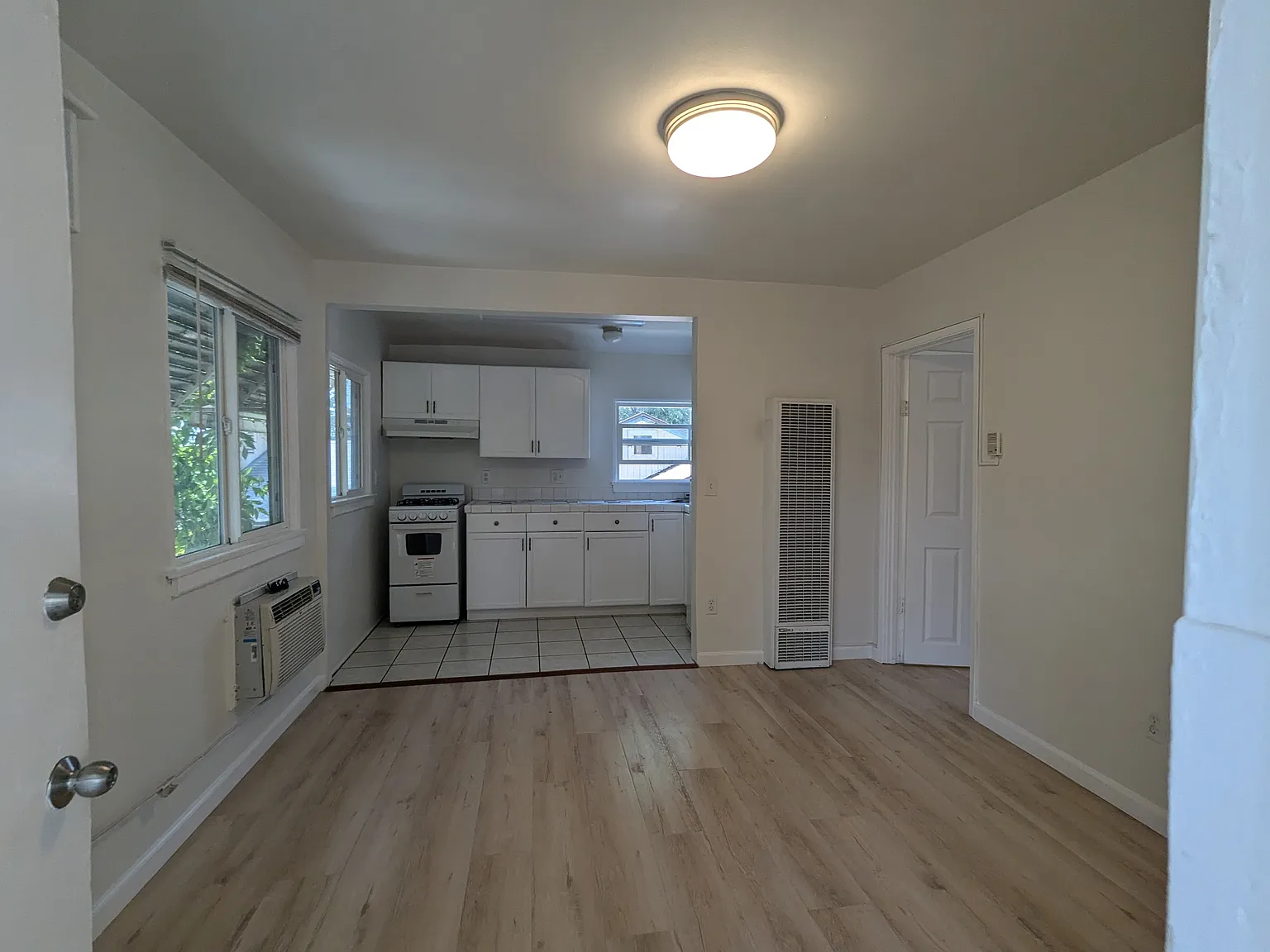 1 bed, 450 sqft, $1,895 — Photo 2