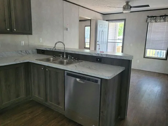 228 Cardinal Ln #228 — Photo 4