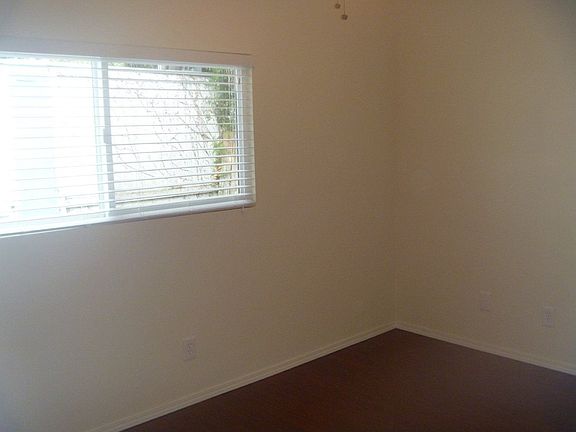 5th image of 806 Garnet St #B