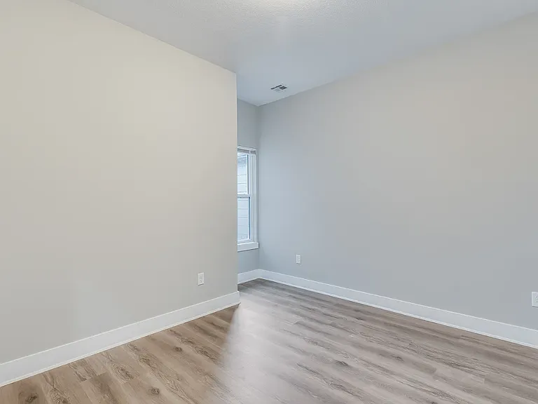 4948 N Vassar Ave — Photo 8