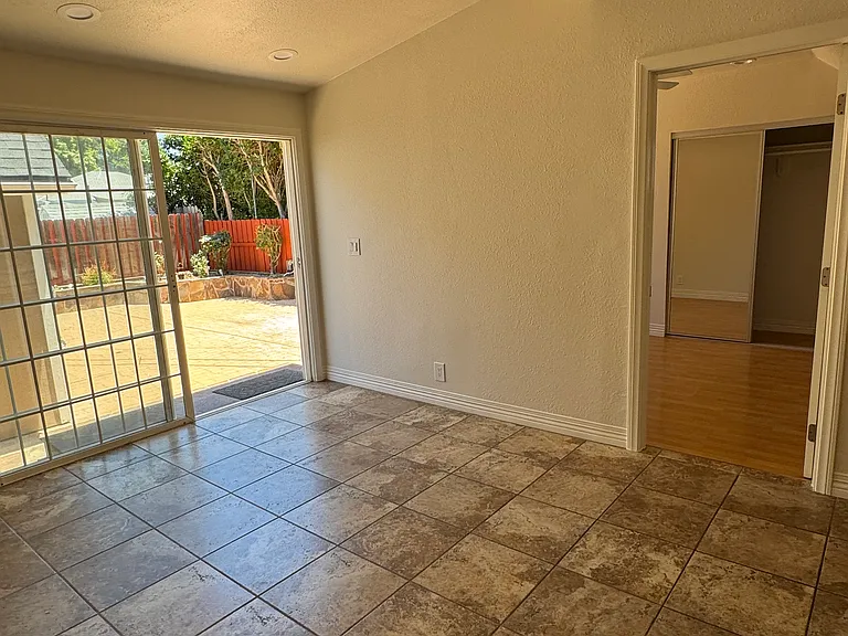 5766 Newcastle Ave — Photo 21