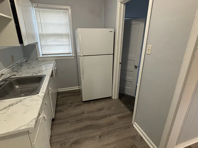 1729 E Looman St — Photo 14