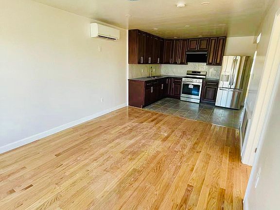 5th image of 6549 170th St Floor 2