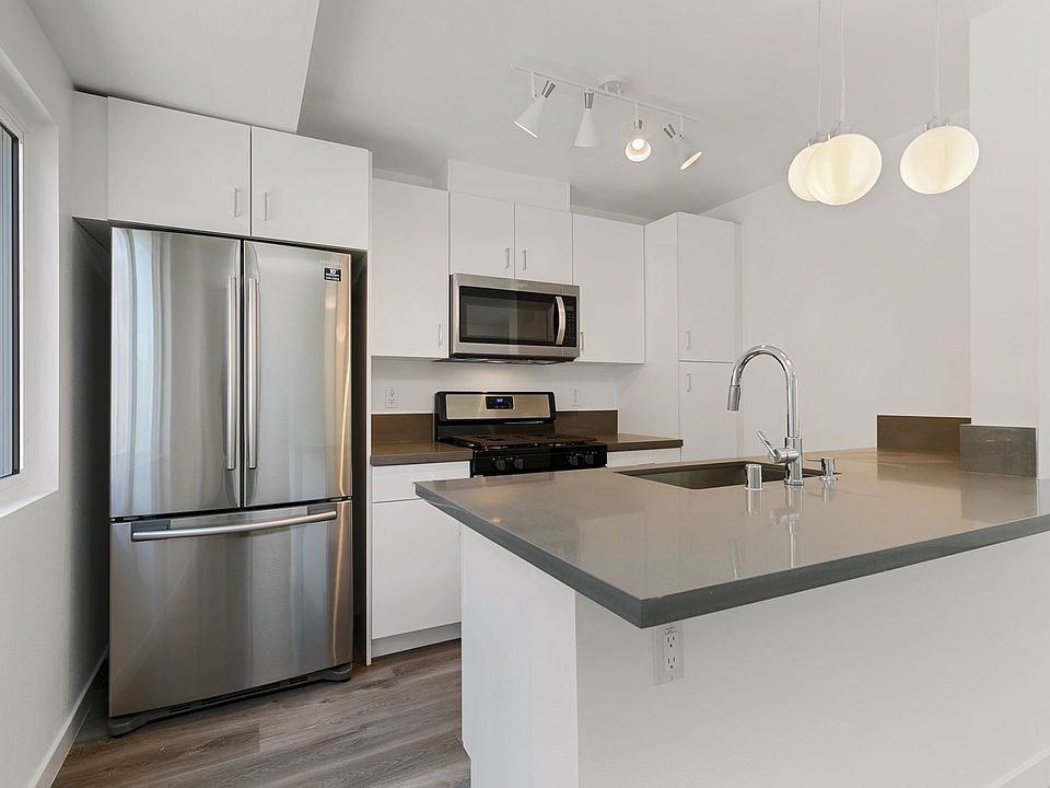 1st image of 6736 Woodley Ave #7