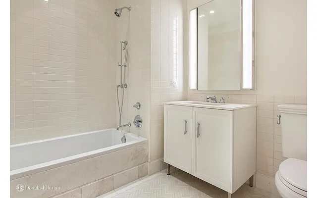 Rented by Douglas Elliman | media 25