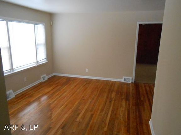 5th image of 3309 E 93rd St