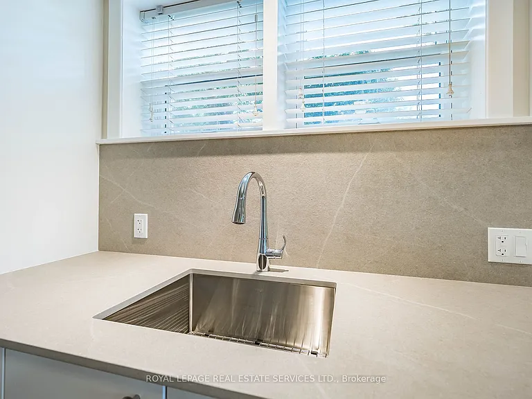 40 Emerald Cres #1 — Photo 10