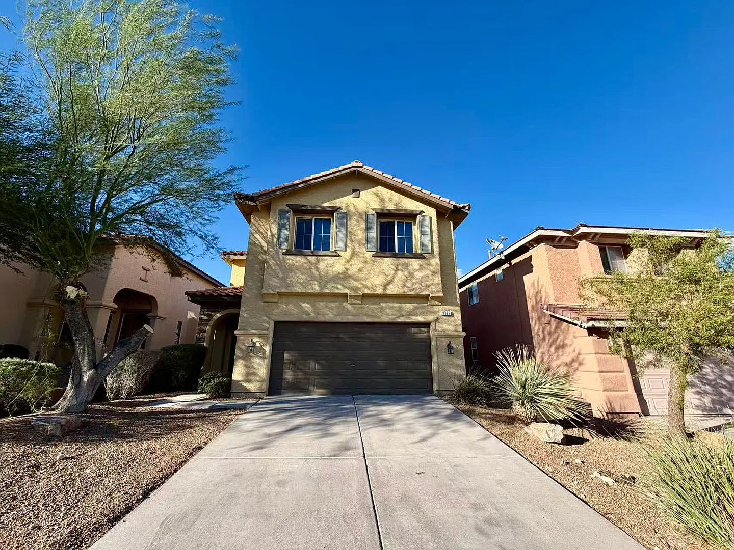 Spacious 3-Bed Home in Mountains Edge with Loft & Patio — Photo 1