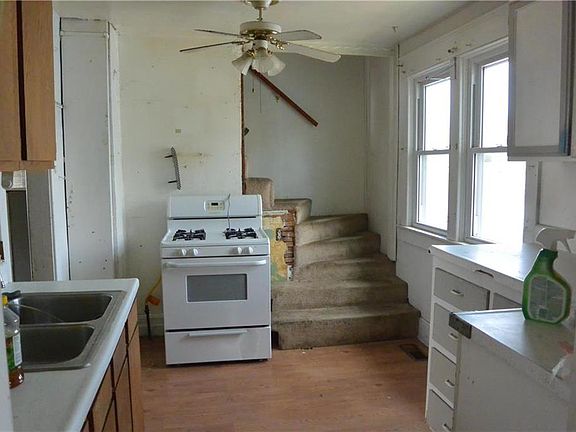 4th image of 137 S 16th St